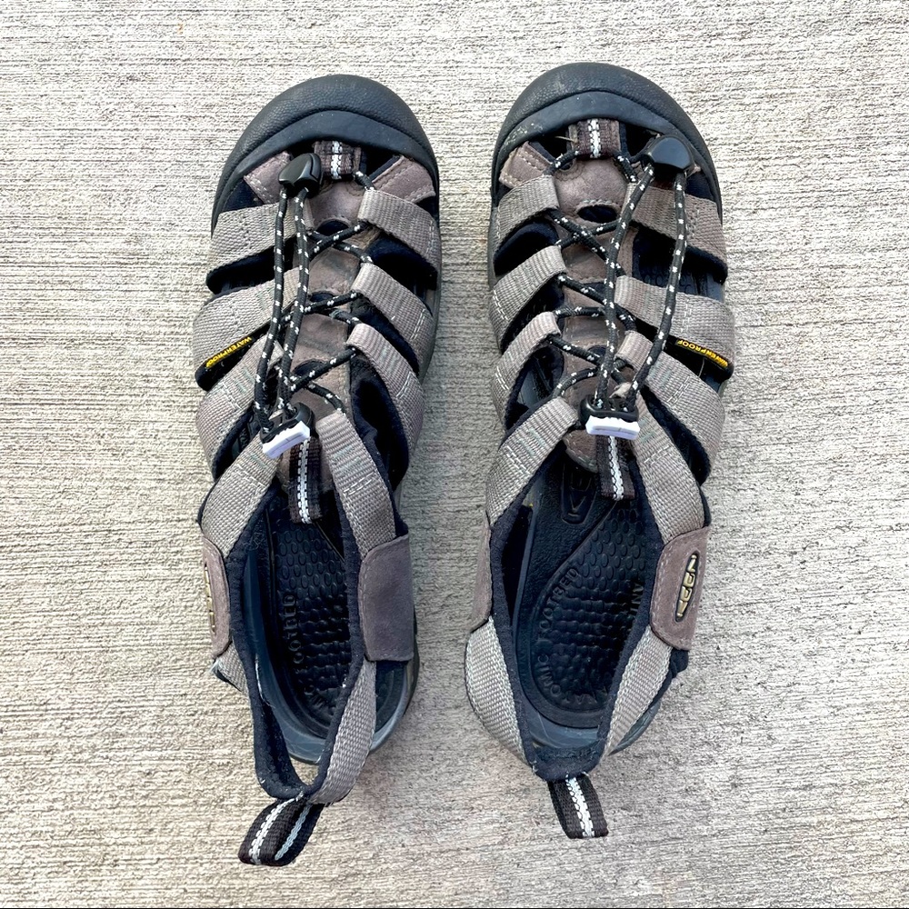 Keen Woman’s Newport H2 Sandals in Grey Size 7